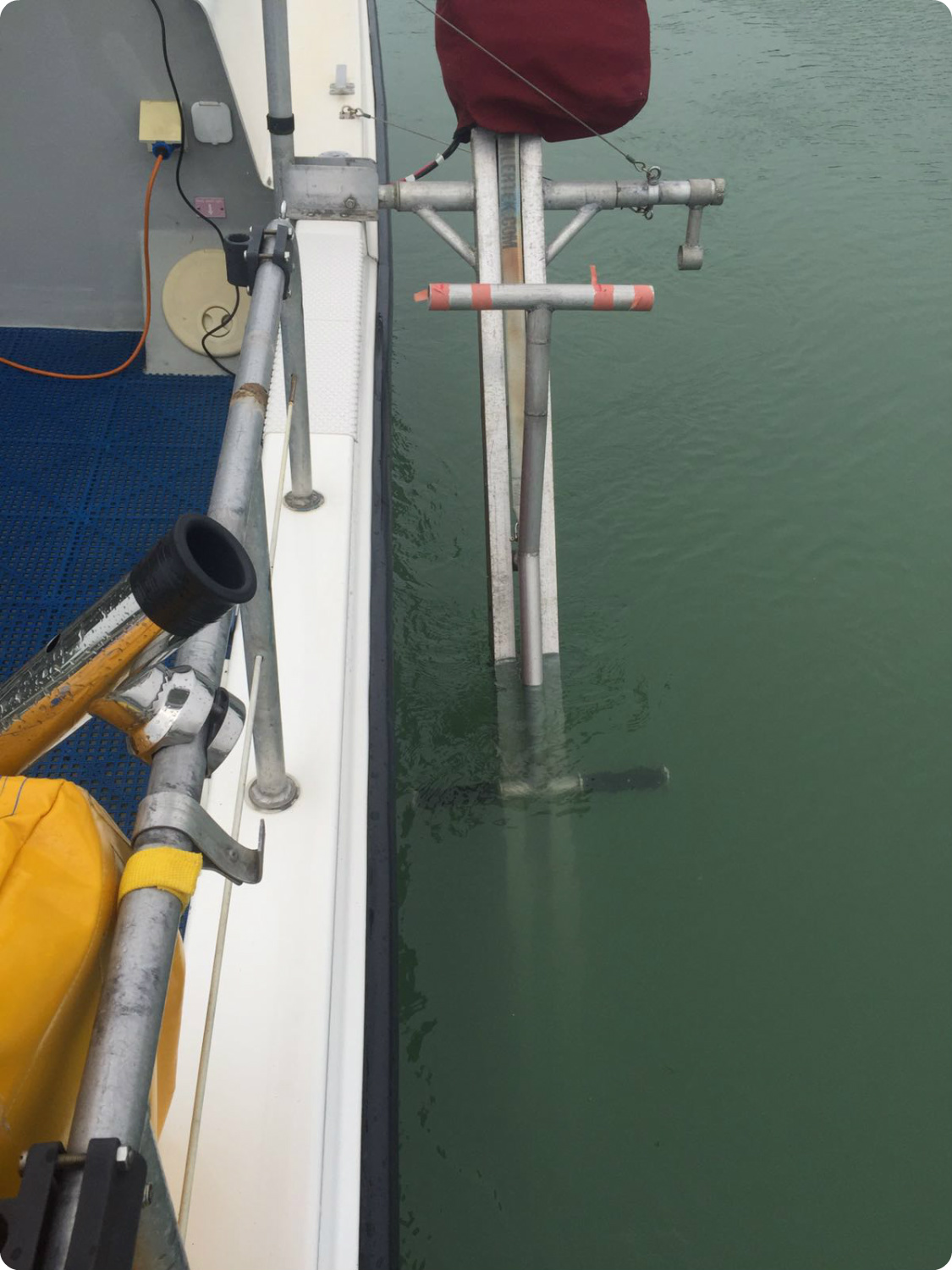 Boat diver lift